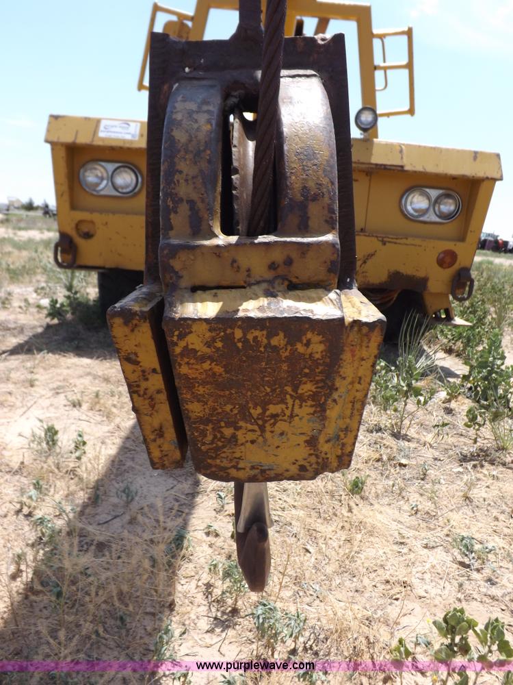 image for item H7174 1975 Broderson RTR701B carry deck crane