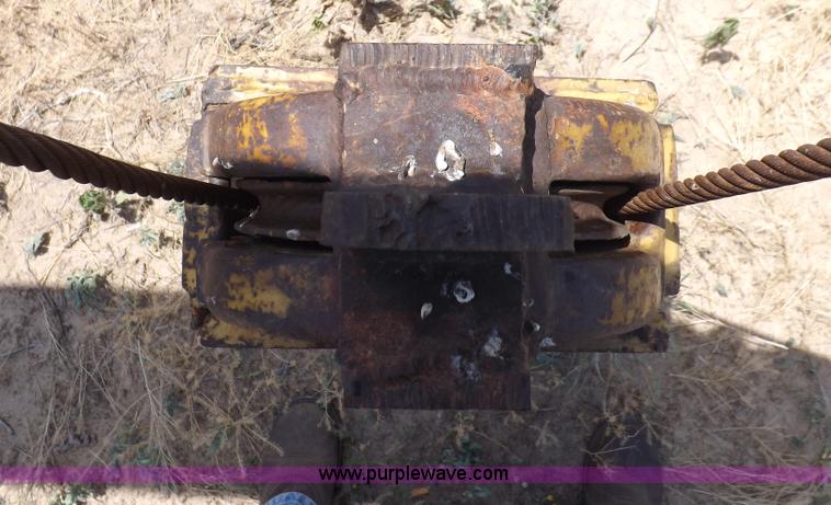 image for item H7174 1975 Broderson RTR701B carry deck crane