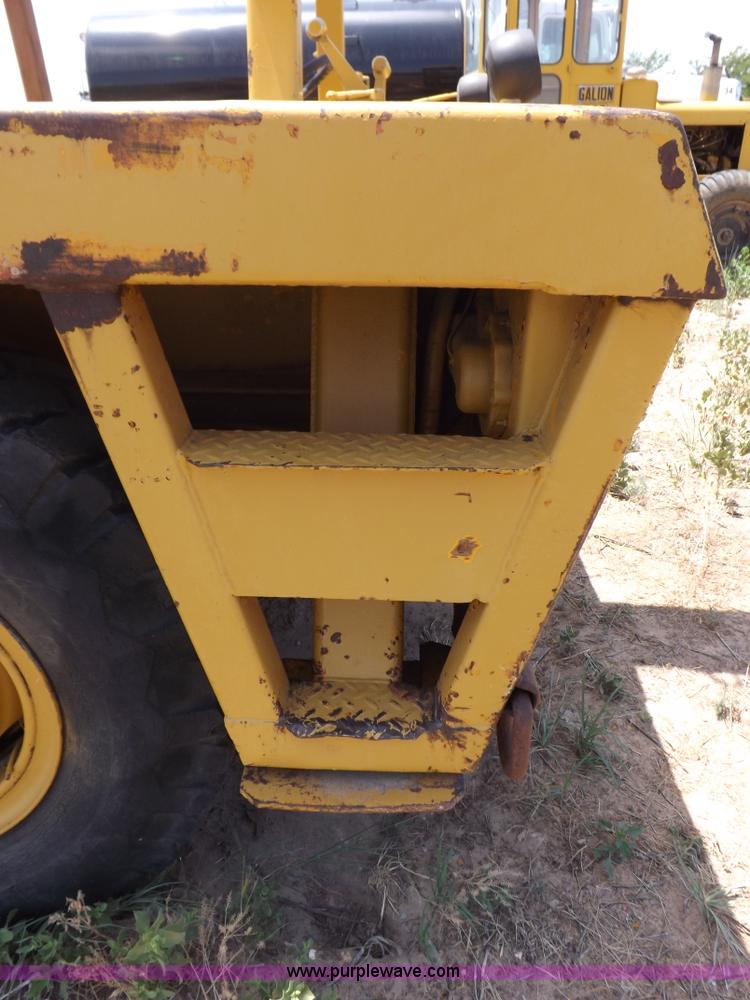 image for item H7174 1975 Broderson RTR701B carry deck crane