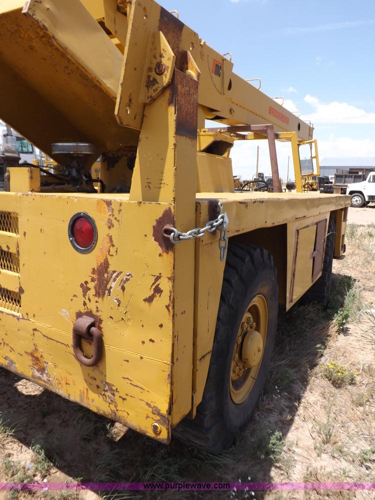 image for item H7174 1975 Broderson RTR701B carry deck crane