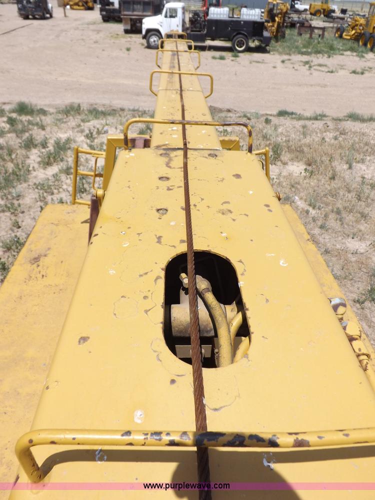 image for item H7174 1975 Broderson RTR701B carry deck crane