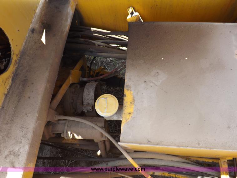 image for item H7174 1975 Broderson RTR701B carry deck crane