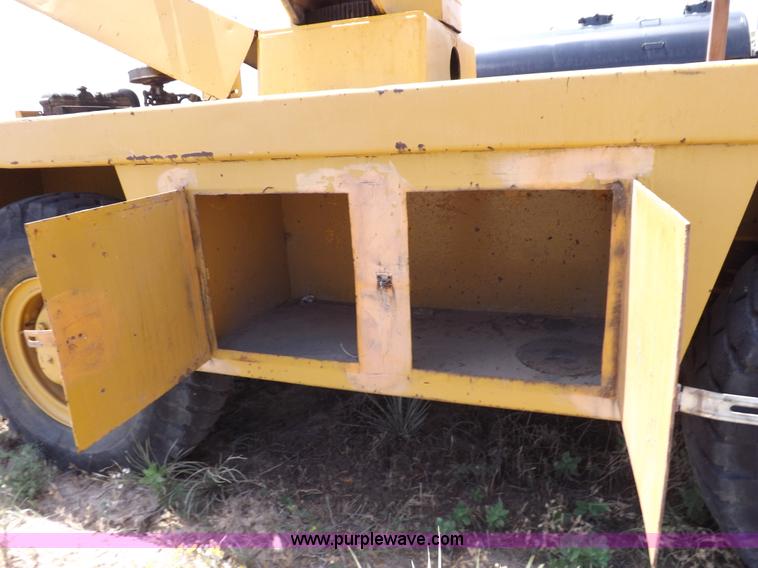 image for item H7174 1975 Broderson RTR701B carry deck crane