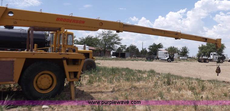 image for item H7174 1975 Broderson RTR701B carry deck crane