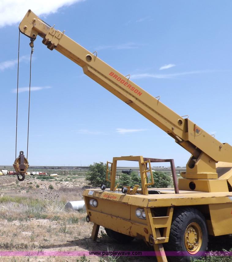 image for item H7174 1975 Broderson RTR701B carry deck crane