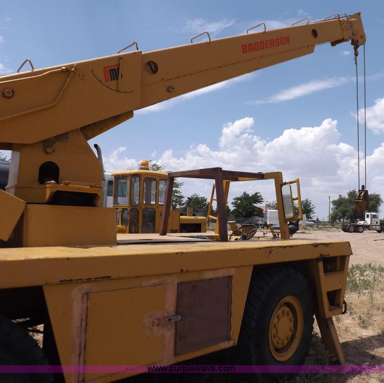 image for item H7174 1975 Broderson RTR701B carry deck crane