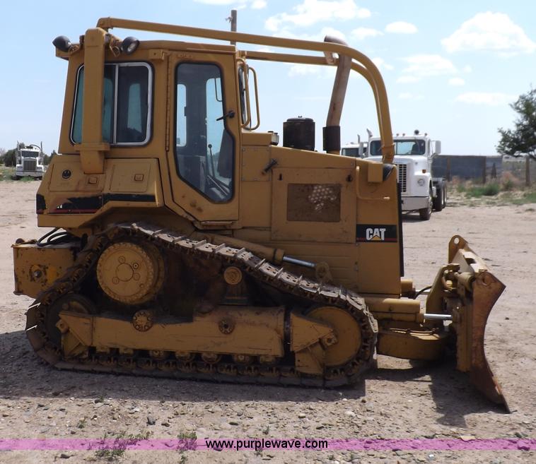 image for item H7177 1986 Caterpillar D4H dozer