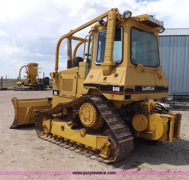 image for item H7177 1986 Caterpillar D4H dozer