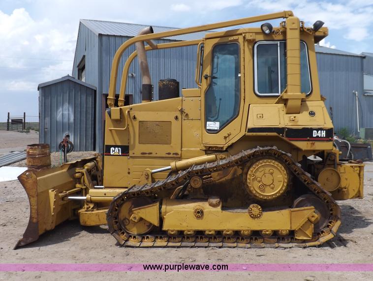 image for item H7177 1986 Caterpillar D4H dozer