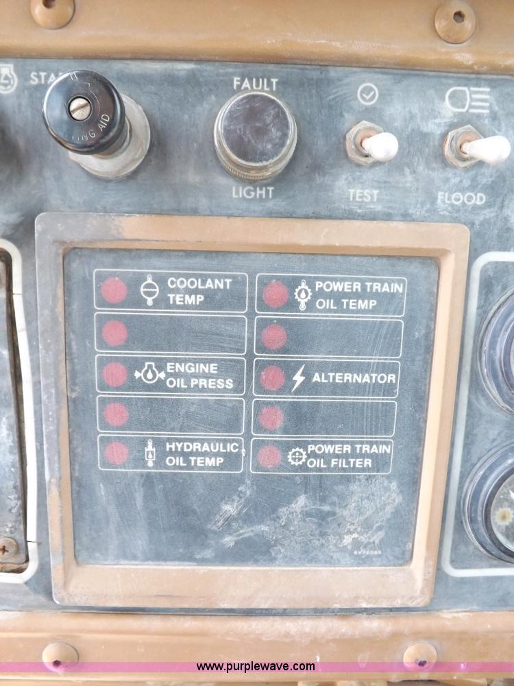 image for item H7177 1986 Caterpillar D4H dozer