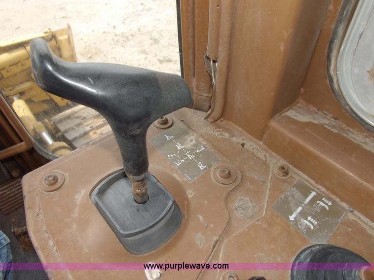 image for item H7177 1986 Caterpillar D4H dozer