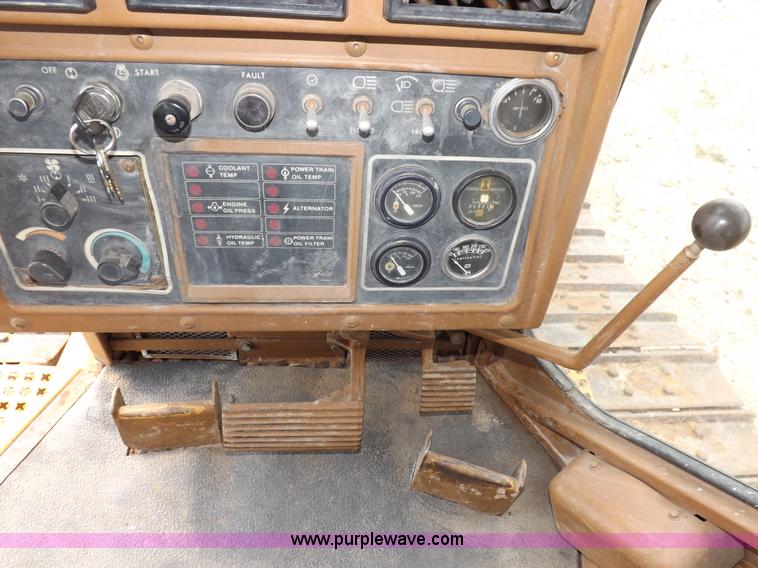 image for item H7177 1986 Caterpillar D4H dozer