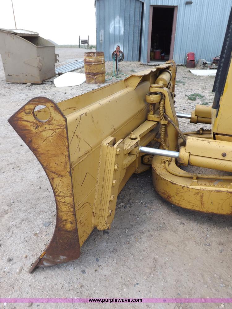 image for item H7177 1986 Caterpillar D4H dozer