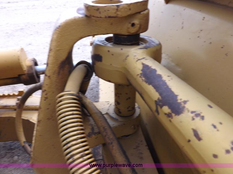 image for item H7177 1986 Caterpillar D4H dozer