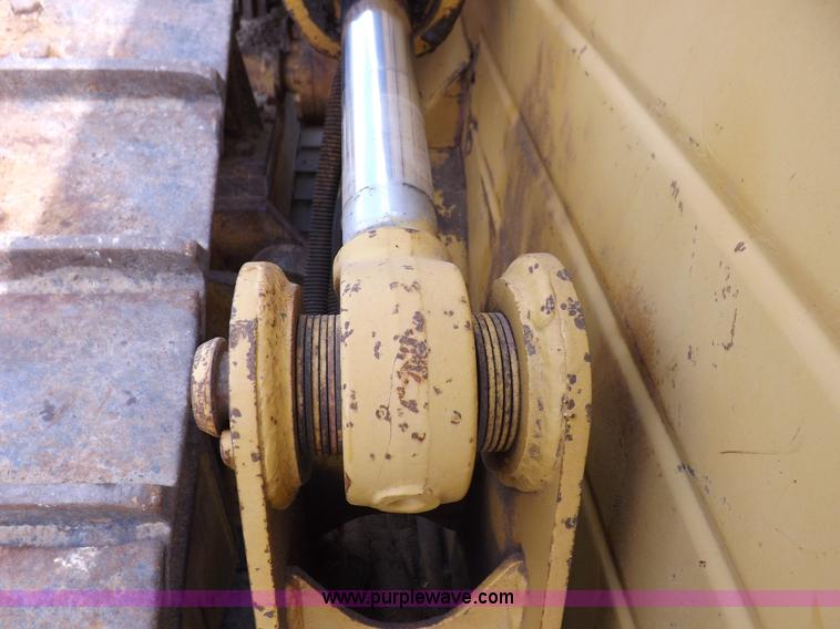 image for item H7177 1986 Caterpillar D4H dozer