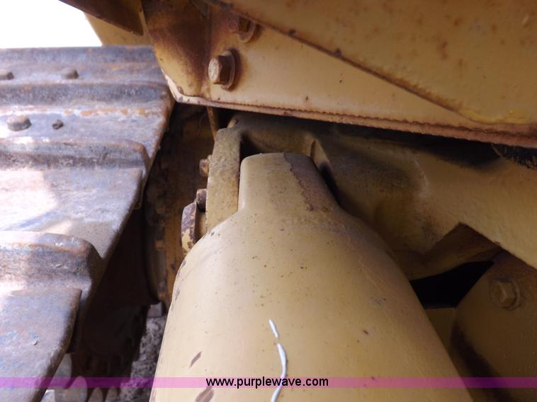 image for item H7177 1986 Caterpillar D4H dozer