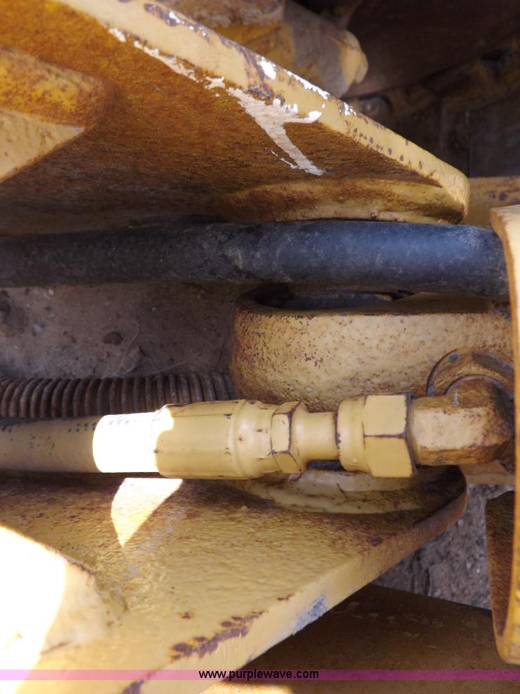 image for item H7177 1986 Caterpillar D4H dozer