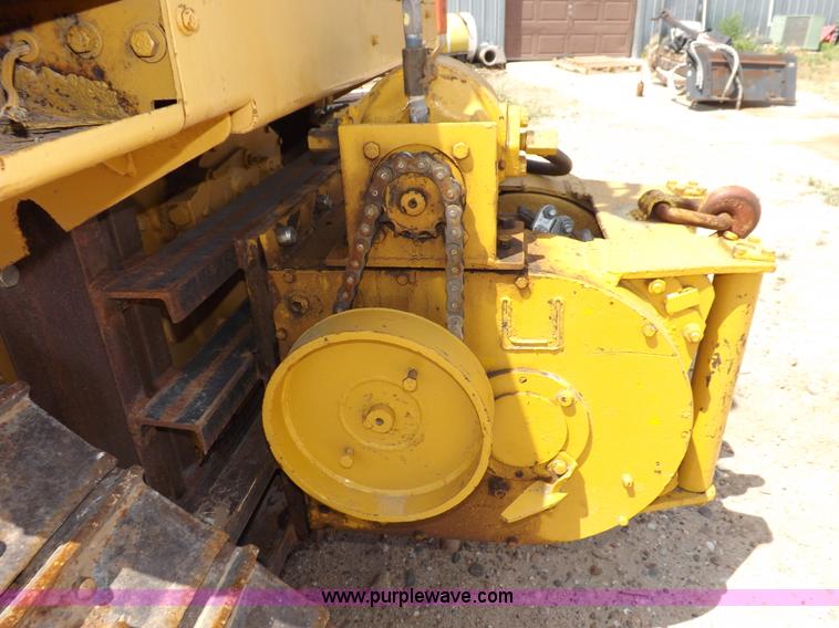 image for item H7177 1986 Caterpillar D4H dozer