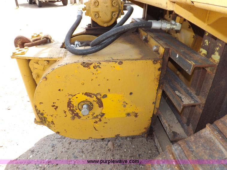 image for item H7177 1986 Caterpillar D4H dozer