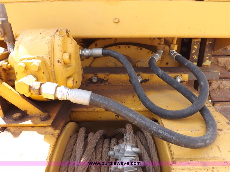 image for item H7177 1986 Caterpillar D4H dozer