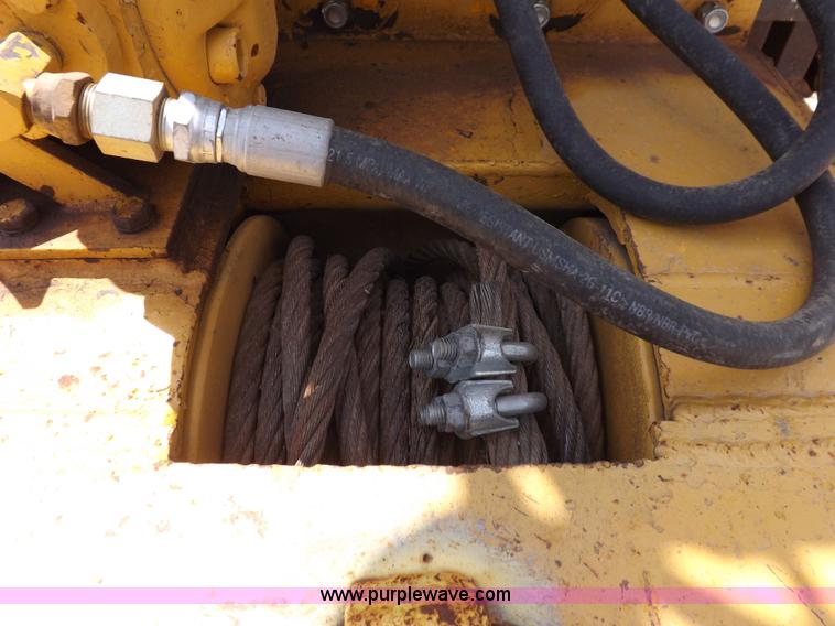 image for item H7177 1986 Caterpillar D4H dozer