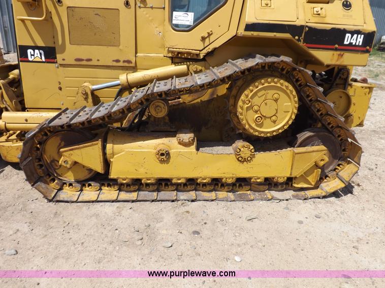 image for item H7177 1986 Caterpillar D4H dozer