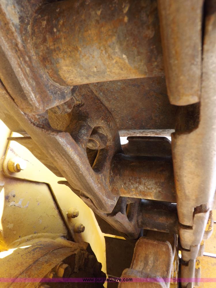 image for item H7177 1986 Caterpillar D4H dozer