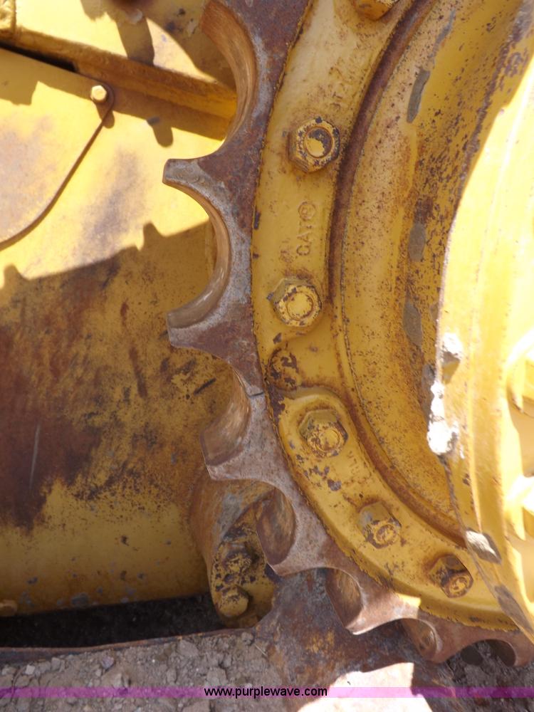 image for item H7177 1986 Caterpillar D4H dozer