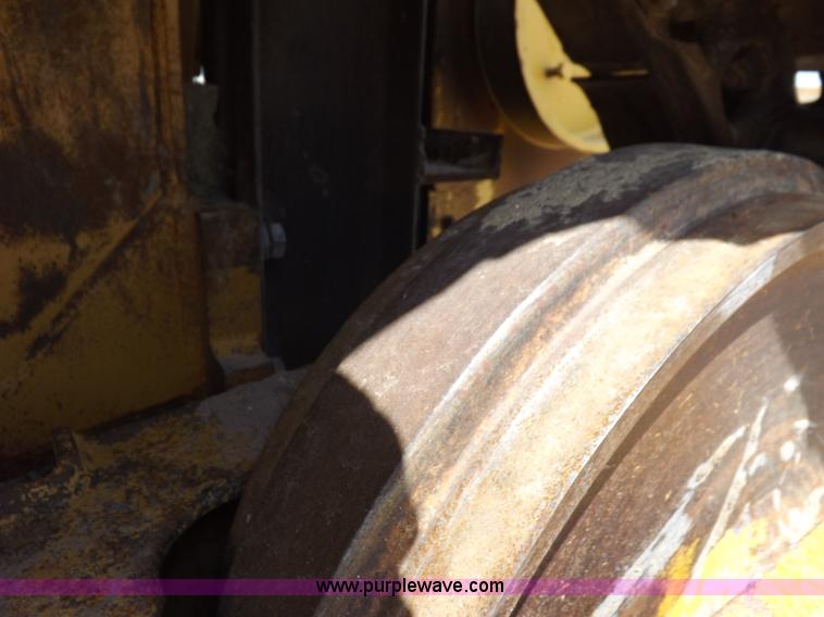 image for item H7177 1986 Caterpillar D4H dozer