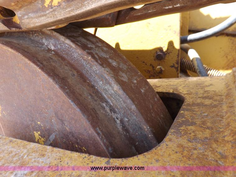 image for item H7177 1986 Caterpillar D4H dozer