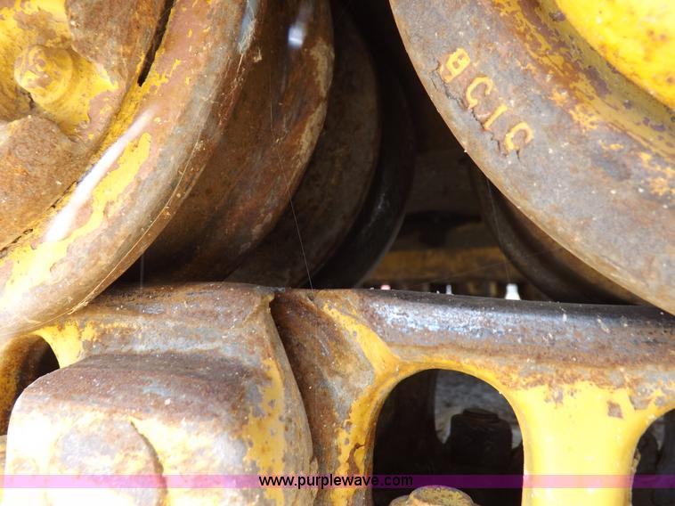 image for item H7177 1986 Caterpillar D4H dozer