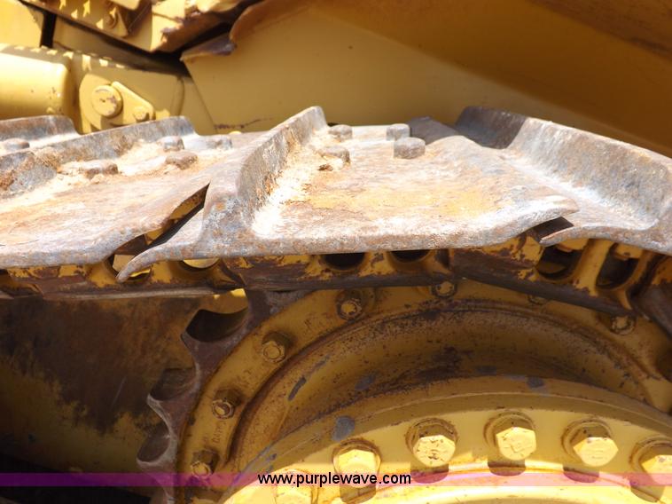 image for item H7177 1986 Caterpillar D4H dozer