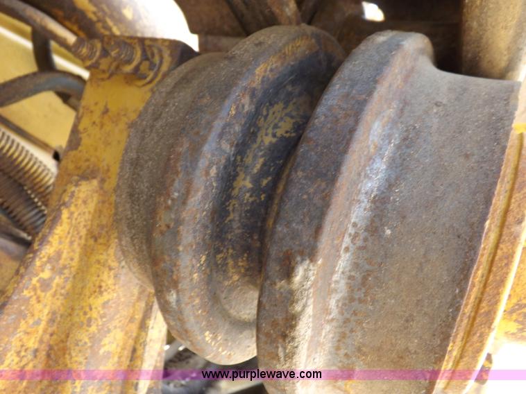 image for item H7177 1986 Caterpillar D4H dozer