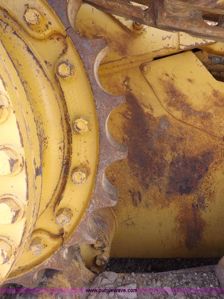 image for item H7177 1986 Caterpillar D4H dozer