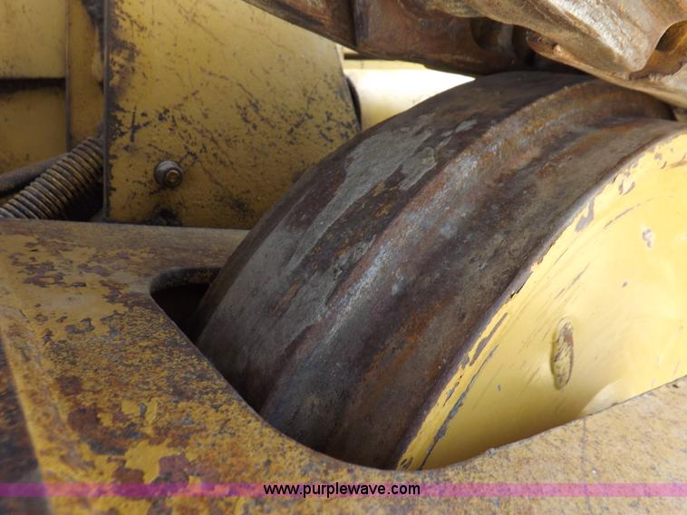 image for item H7177 1986 Caterpillar D4H dozer