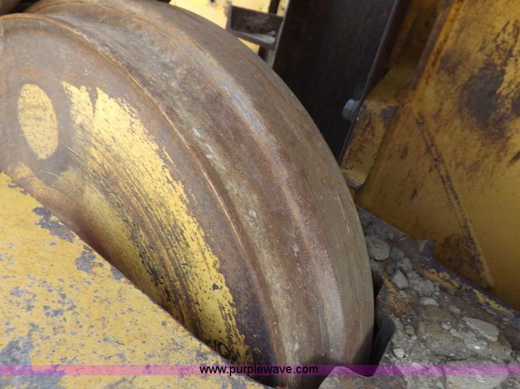 image for item H7177 1986 Caterpillar D4H dozer