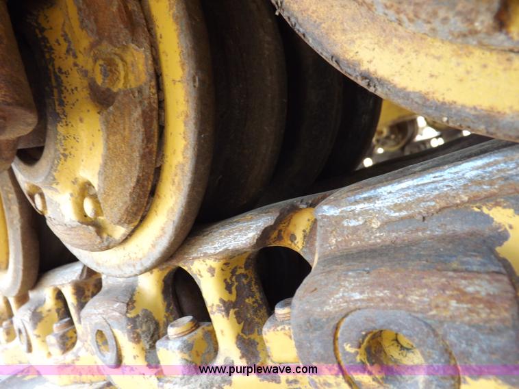 image for item H7177 1986 Caterpillar D4H dozer