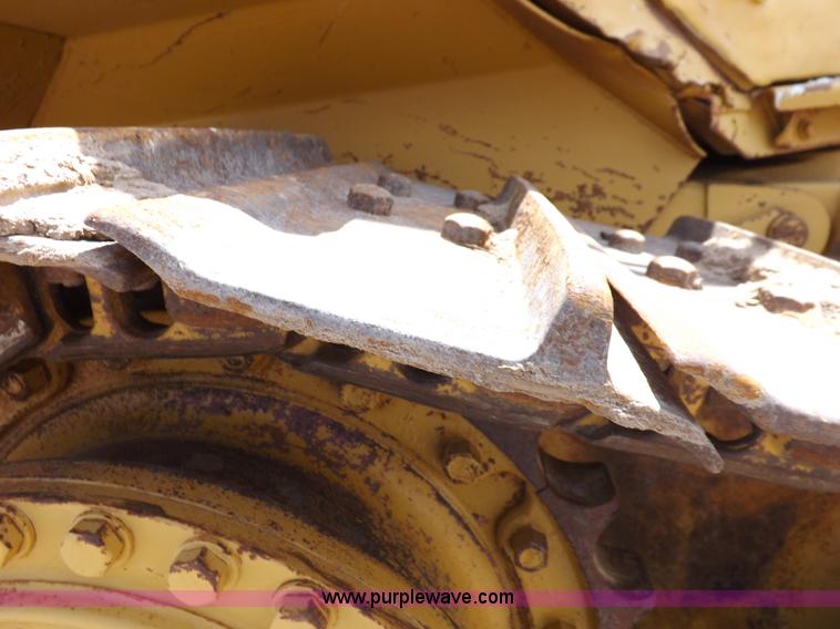 image for item H7177 1986 Caterpillar D4H dozer