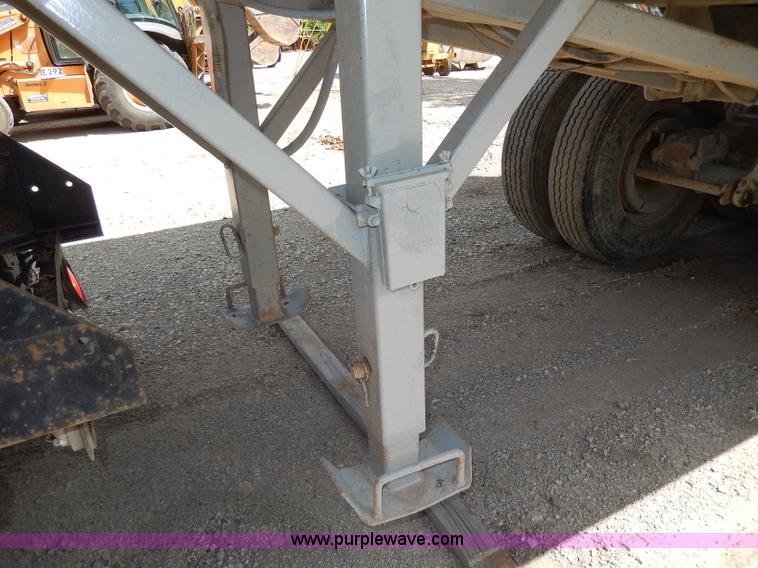 image for item I4383 1992 Hilbilt end dump trailer