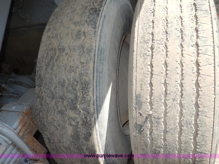 image for item I4383 1992 Hilbilt end dump trailer