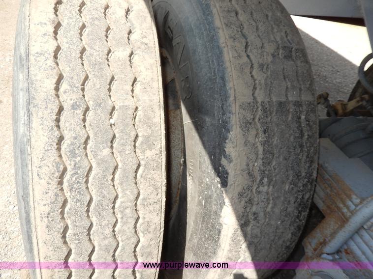 image for item I4383 1992 Hilbilt end dump trailer