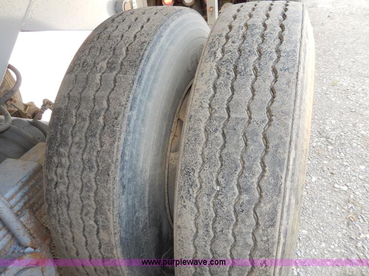 image for item I4383 1992 Hilbilt end dump trailer