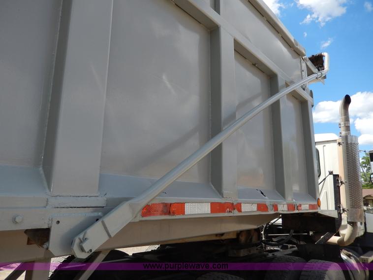 image for item I4383 1992 Hilbilt end dump trailer