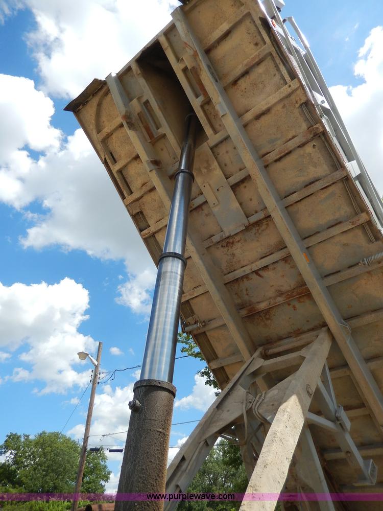 image for item I4383 1992 Hilbilt end dump trailer