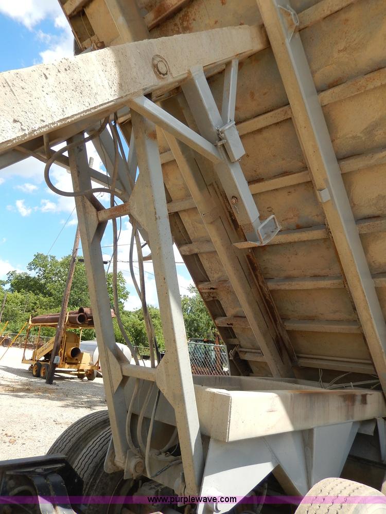 image for item I4383 1992 Hilbilt end dump trailer