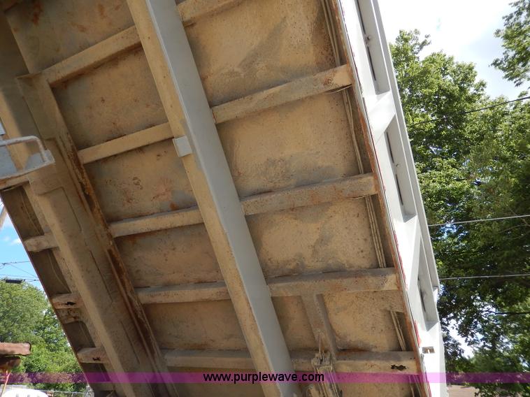 image for item I4383 1992 Hilbilt end dump trailer