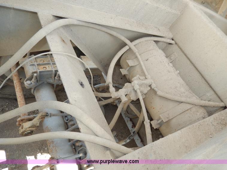 image for item I4383 1992 Hilbilt end dump trailer