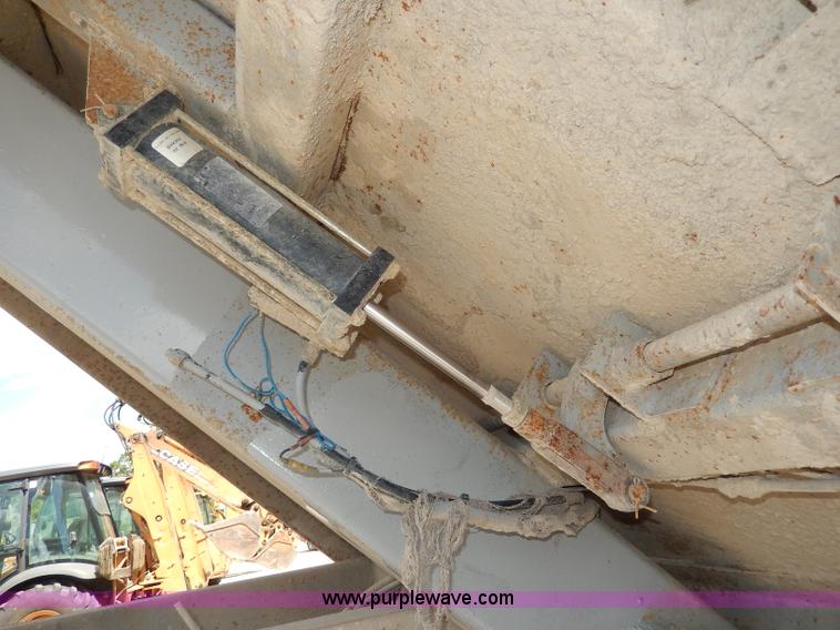 image for item I4383 1992 Hilbilt end dump trailer