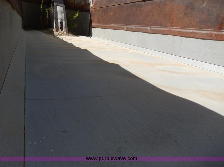 image for item I4383 1992 Hilbilt end dump trailer