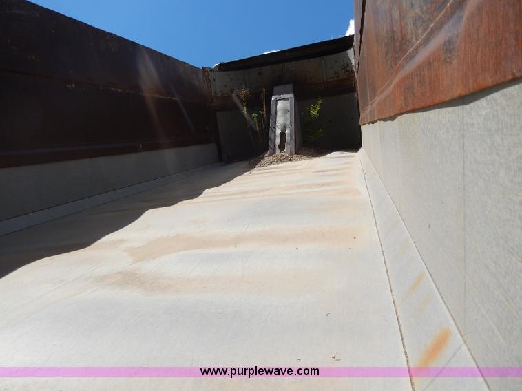 image for item I4383 1992 Hilbilt end dump trailer